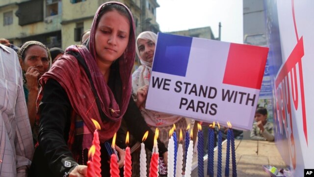 La solidaridad con los franceses se mostró de diferentes formas en todo el mundo