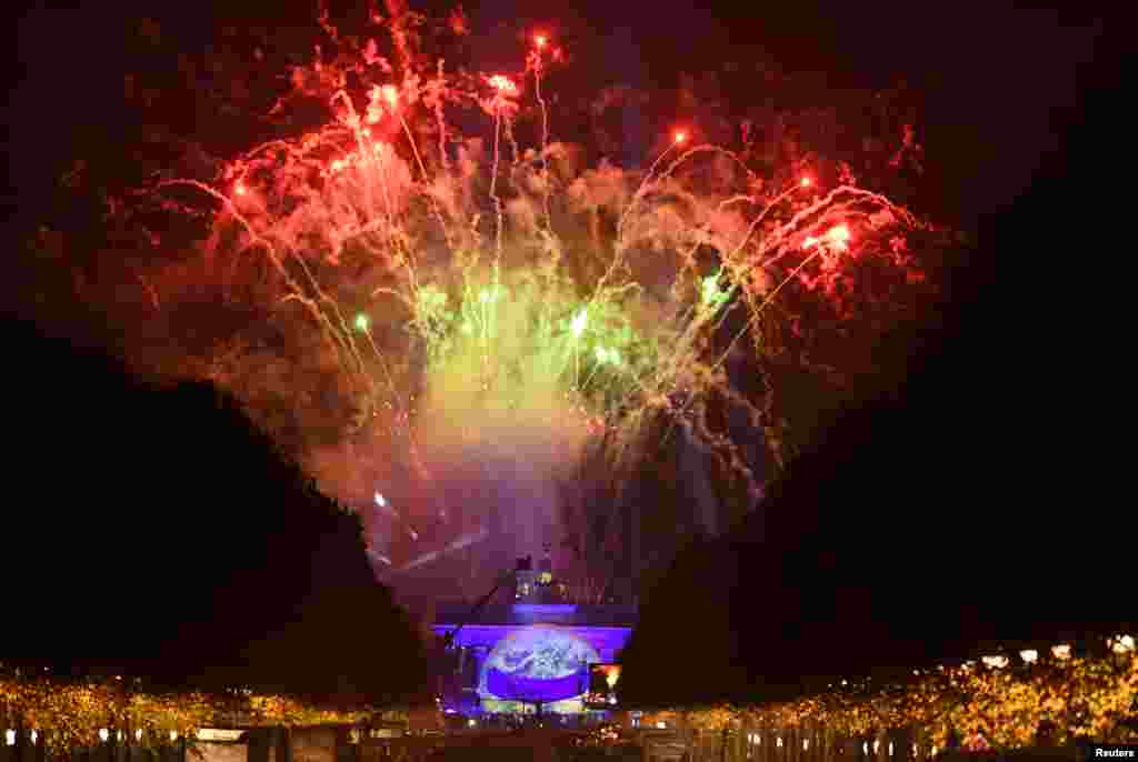 دیوار برلن کے انہدام کے 30 سال مکمل ہونے پر منعقدہ تقریب کی سب سے خاص بات آتش بازی رہی۔&nbsp;