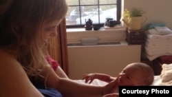 Emilie Jacobs holds her newborn after giving birth to her first baby at home. (Photo: Emilie Jacobs)