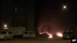 Une image prise sur une vidéo d'Associated Press montre l'attaque de l'hôtel Splendid à Ouagadougu, Burkina, 15 janvier 2106.