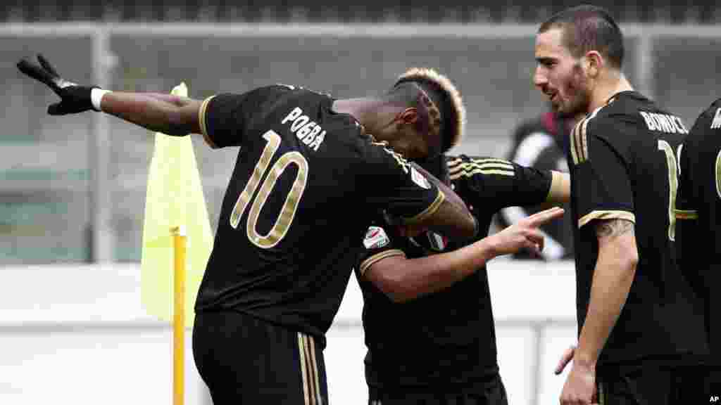 Paul Pogba de la Juventus, célèbre son un but contre Chievo Vérone en Italie, le 31 janvier 2016.