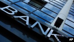 Συμφωνία ΗΠΑ-ΕΕ πρόσβασης σε τραπεζικά δεδομένα