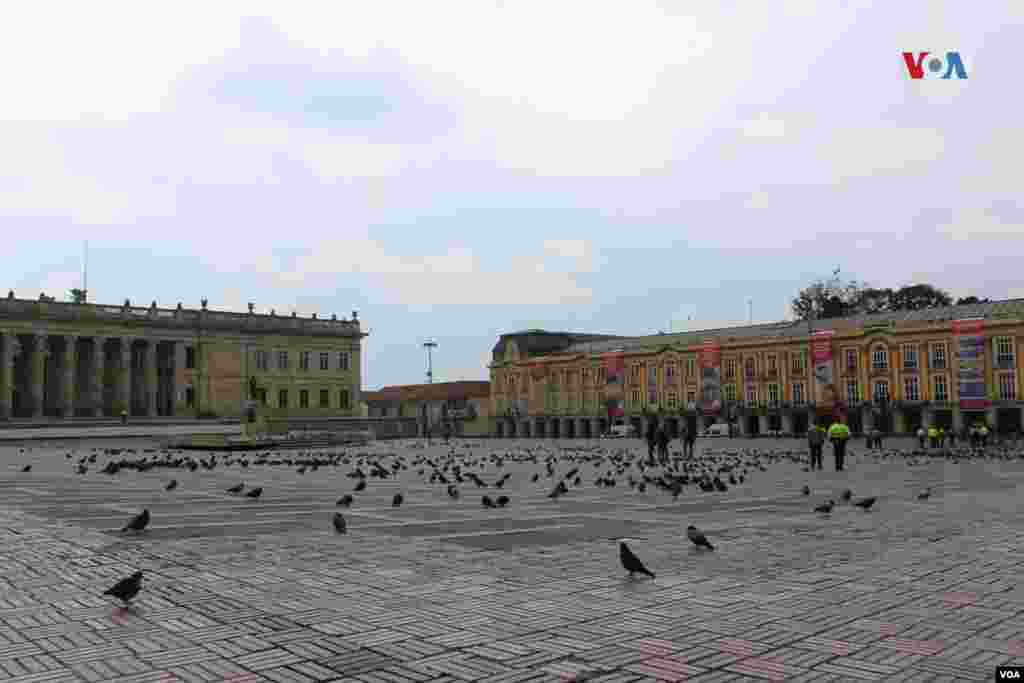 La principal plaza de la ciudad, la Plaza de Bolívar, es un lugar que los viernes cuenta con cientos de colombianos y extranjeros, sin embargo, durante el simulacro por coronavirus, los ciudadanos decidieron no salir a este punto de la ciudad.