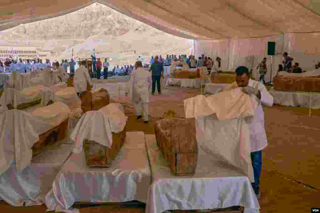 Only 26 coffins were exhibited for the media during the news conference announcing the discovery. The remaining four coffins were not in a suitable condition to display. (H. Elrasam/VOA)