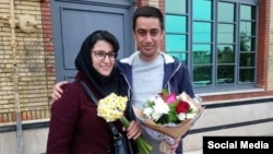 مهدی حاجتی عضو پیشین شورای شهر شیراز در کنار همسر خود زهره رستگار 