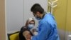 کرونا در ایران - شمار مبتلایان از ۵ میلیون نفر بالاتر رفت؛ میزان واکسیناسیون روزانه کاهش یافت