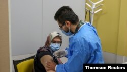 یک مرکز واکسیناسیون در تهران