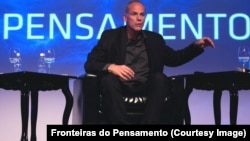 Marcelo Gleiser at the Fronteiras do Pensamento (Frontiers of Thought) conference in Florianópolis, Brazil in 2013