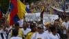 Los manifestantes protestan contra el gobierno del presidente colombiano Gustavo Petro por las reformas de salud y pensiones en Cali, Colombia, el 21 de abril de 2024. 
