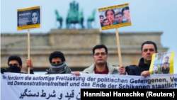 Almanya'da Brandenburg Kapısı önünde İran'daki protestolara destek gösterisi... 
