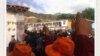 Người biểu tình Tây Tạng ở Denma giơ ngón tay cái lên trời trong một cuộc biểu tình hồi tháng Tám.