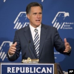 Mitt Romney speaks at the Republican Jewish Coalition annual leadership meeting in Las Vegas (file)