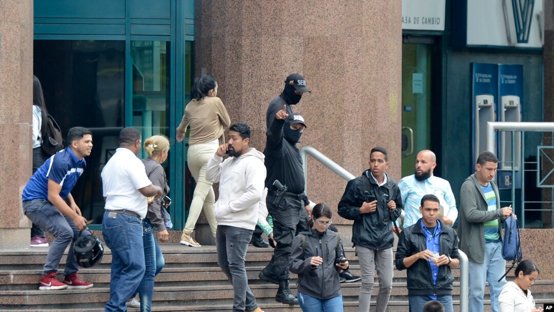 Según Rodríguez, la operación del SEBIN (Servicio Bolivariano de Inteligencia Nacional) en el edificio Zurich, estuvo dirigida a las empresas de dos hermanos de apellido Volante Zuloaga, que funcionan en ese lugar.