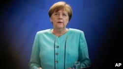 앙겔라 메르켈 독일 총리가 24일 베를린에서 영국의 EU 탈퇴 결정과 관련해 성명을 발표하고 있다.