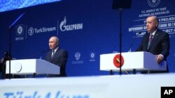 Turkish President Recep Tayyip Erdogan, right, and Russian President Vladimir Putin speak during a ceremony for the dual natural gas line, TurkStream, connecting their countries, in Istanbul, Jan. 8, 2020. 