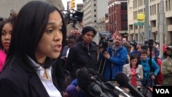 Maryland State's Attorney Marilyn Mosby announces charges against Baltimore police officers in connection with the death of Freddie Gray, in Baltimore, May 1, 2015. (Photo: V. Macchi / VOA)