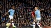 Anthony Martial dari Manchester United, kanan kedua, mencetak gol kedua bagi timnya selama pertandingan sepak bola Liga Primer Inggris antara Manchester City dan Manchester United di stadion Etihad di Manchester, Inggris, Sabtu, 7 Desember 2019. (Foto: AP)