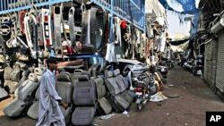 A Pakistani man walks past closed shops due to a strike in Pakistan's largest city of Karachi, 20 Oct. 2010