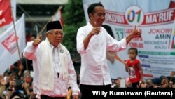 Presiden Joko Widodo dan Wakil Presiden Ma'ruf Amin ketika melakukan kampanye saat Pemilihan Presiden di Tangerang, Banten, 7 April 2019. (Foto dok: REUTERS/Willy Kurniawan)