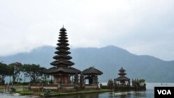 Pura Ulun Danu Bratan, di dekat kawasan Bedugul, Bali. Bali akan dilibatkan sebagai daerah tujuan wisata kesehatan (foto: dok).