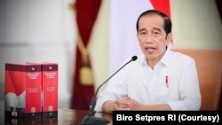 Presiden Jokowi dalam telekonferensi pers di Istana Negara, Jakarta, Senin (28/6) mengatakan pemerintah segera melakukan vaksinasi COVID-19 kepada anak usia 12-17 tahun (Foto: Courtesy/Biro Setpres).