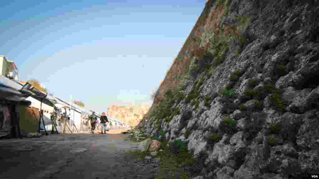 Humanitarian workers have claimed the location of Souda is inappropriate, and restrictions because the of proximity to an old castle hamper efforts to improve the site. (J. Owens for VOA)