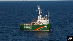 Kelompok Greenpeace melaporkan bahwa Garda Pantai Rusia naik ke kapal 'Arctic Sunrise' tanpa izin (foto: dok). 