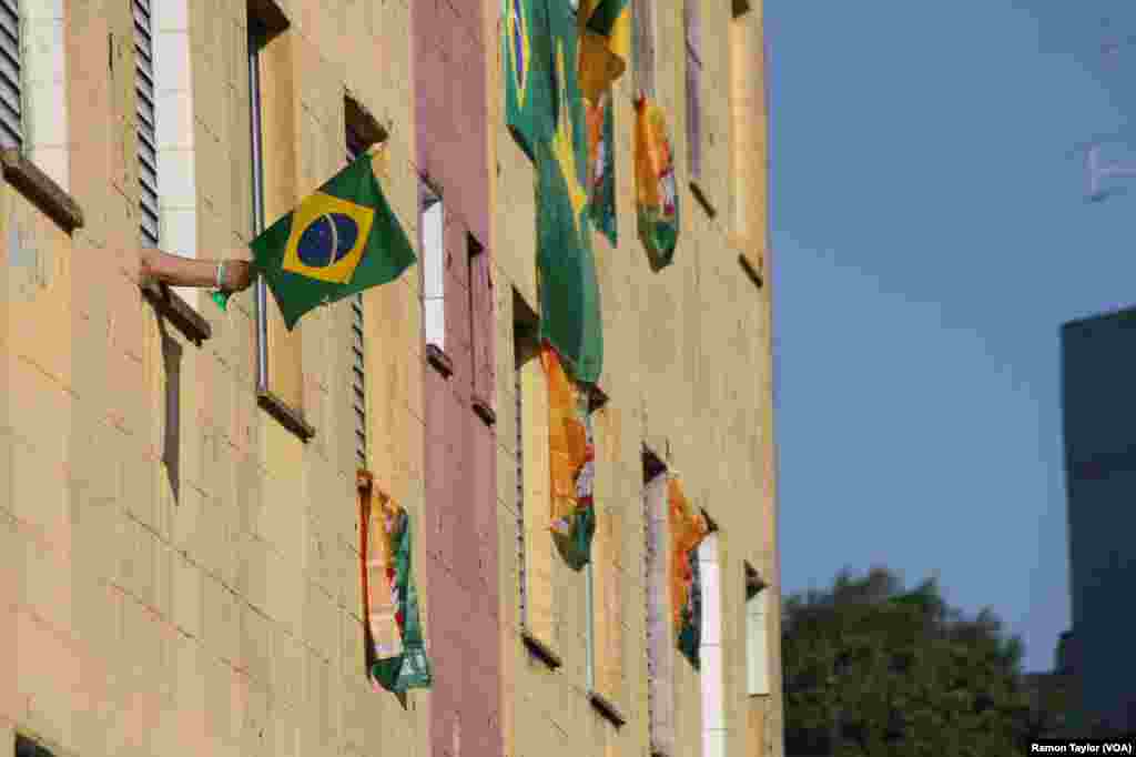 Bandeiras pintam ruas de São Paulo no dia de abertura do Mundial que vai de 12 de Junho a 13 de Julho. Brasil 2014