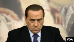 Berlusconi dijo que estima que Italia realizará elecciones a comienzos de 2012, pero que no presentará su candidatura para ser reelecto.