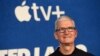 El CEO de Apple, Tim Cook, llegando al estreno de la segunda temporada de la serie'Ted Lasso', en julio de 2021, en el Pacific Design Center de California, EE. UU.