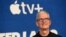 El CEO de Apple, Tim Cook, llegando al estreno de la segunda temporada de la serie'Ted Lasso', en julio de 2021, en el Pacific Design Center de California, EE. UU.