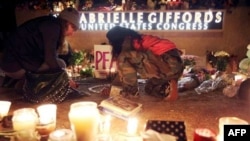 SHBA: Gifords ende në gjendje kritike por zyrtarët janë optimistë