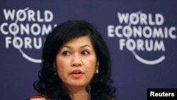 Mantan Direktur Utama Pertamina, Karen Agustiawan, saat menjadi salah satu pembicara di Forum Ekonomi Dunia (World Economic Forum) di Jakarta, 13 Juni 2011. (Foto: dok).