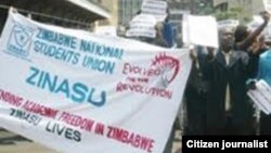Investigators carry boxes from the apartment of Germanwings co-pilot Andreas Lubitz, in Duesseldorf, Germany, March 26, 2015.