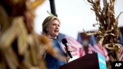 La campaña de Hillary Clinton considera extraordinario que el anuncio del FBI se realice a solo 11 días de las elecciones presidenciales.