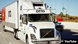 Otto's self-driving truck takes a 190-kilometer trip through Colorado to transport a full load of Budweiser beer. The trip marked the world's first driverless delivery of goods for a company. (Otto/YouTube)