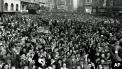 Looking north from 44th Street, New York's Times Square is packed Monday, May 7, 1945, with crowds celebrating the news of Germany's unconditional surrender in World War II. (AP Photo/Tom Fitzsimmons)