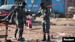 Policija vrši uviđaj na mestu eksplozije u gradiću Njanja, u okolini Abudže