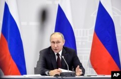 Russian President Vladimir Putin gestures while speaking at the Forum of Small Towns and Historical Settlements in Kolomna, about 100 kilometers (62.5 miles) south of Moscow, Jan. 17, 2018.