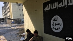 FILE - An Islamic State flag is seen on a the wall at Salam Hospital before it was removed by Iraqi forces, in Mosul, Iraq, Jan. 12, 2017. (K. Omar/VOA Kurdish)