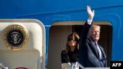 Le président américain Donald Trump, et sa femme Melania, à Yokota, au Japon, le 5 novembre 2017.