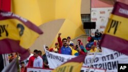 Según los entrevistados se debe acabar con la división que existe entre los mismo venezolanos para acabar con la crisis. Ellos consideran que la propaganda del gobierno de Nicolás Maduro solo genera odio.