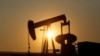 Precios del petróleo suben ante caída del inventario de EE.UU.