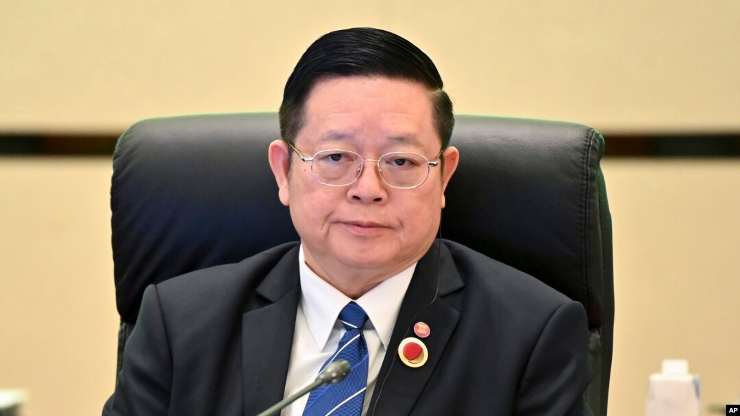 Ông Kao Kim Hourn, tổng thư ký hiệp hội ASEAN, với các phóng viên trong hội nghị bàn tròn hôm 12/6/2024: “Chúng tôi tiếp tục kêu gọi tất cả các bên trực tiếp liên quan kiềm chế”.