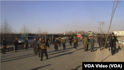 پس از حمله راه‌های منتهی به وزارت دفاع افغانستان، از سوی نظامیان افغان به روی ترافیک مسدود گردید.