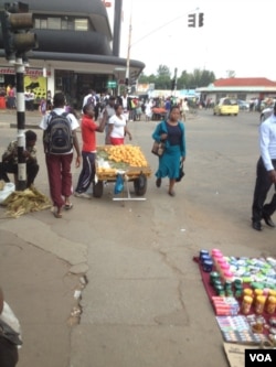 Illegal street vendors have started flocking to the Harare central business district. (Patricia Mudadigwa)