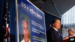 Федеральный прокурор Джеффри Берман на пресс-конференции в Нью-Йорке по поводу обвинений в отношении Джеффри Эпстина