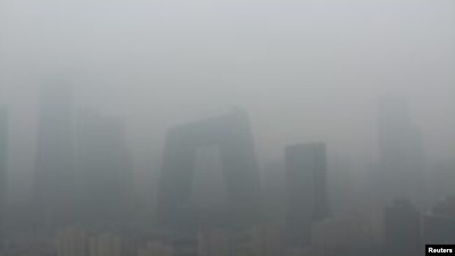 透过雾霾看北京城区 （2018年4月2日） 