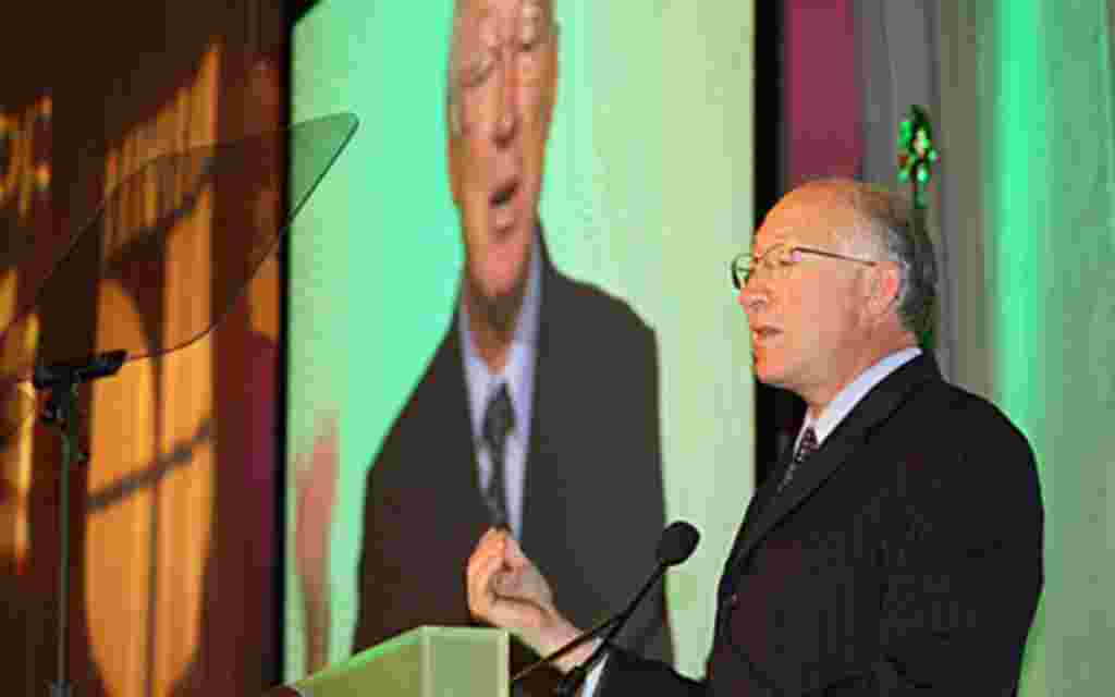 Ken Salazar, secretario del Interior de EE.UU., fue otro de los invitados.