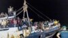 Kapal Penyelamat Jerman dengan 800 Migran Tiba di Sisilia 